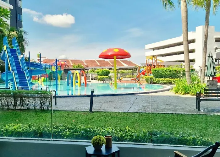 Cozy Poolside Waterpark Manhattan Homestay Ipoh City3Room Netflix