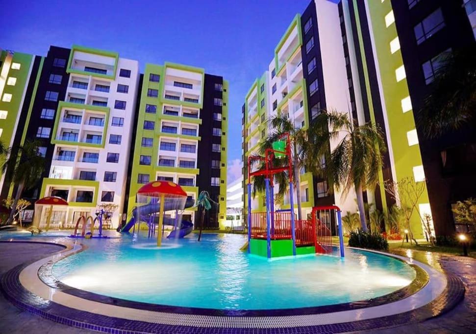 Cozy Poolside Waterpark Manhattan City3room Netflix
