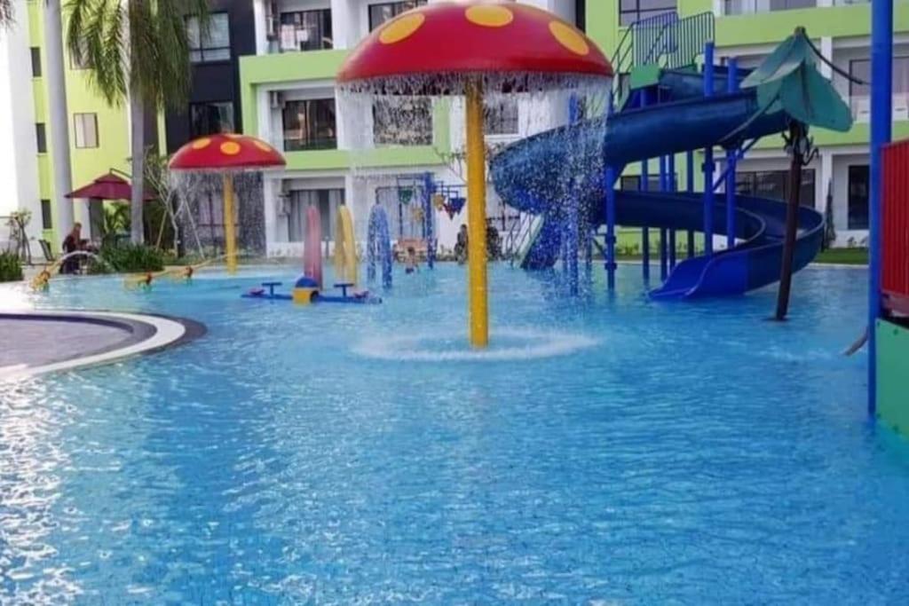 Pangsapuri Cozy Poolside Waterpark Manhattan City3room Netflix Ipoh