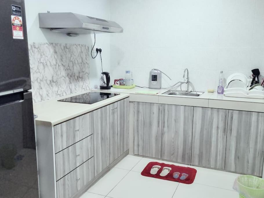 Pangsapuri Cozy Poolside Waterpark Manhattan City3room Netflix Ipoh